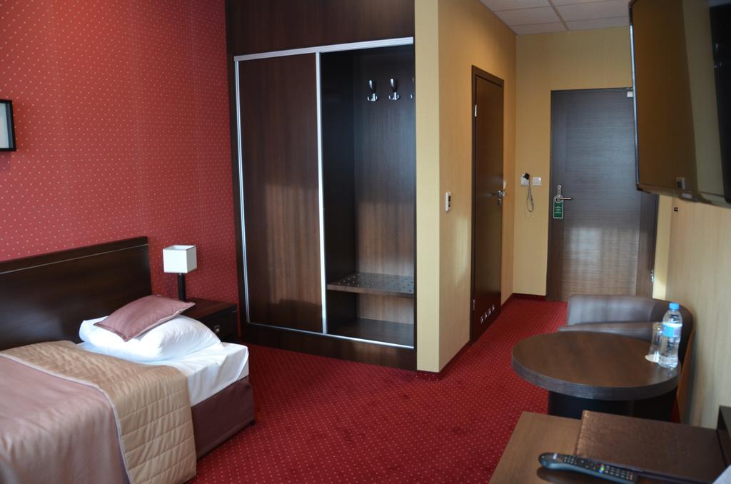 Hotel Pik Mikolow Room photo